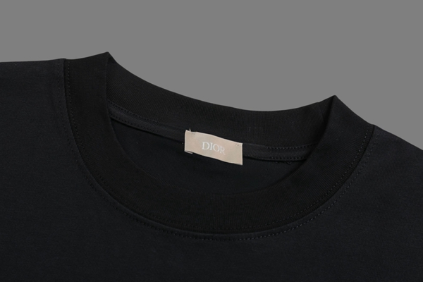 ブランドTシャツ側面デザイン